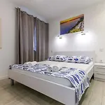 Beach Makarska Apartment דירה מאקרסקה