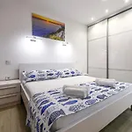 Beach Makarska Apartment דירה *