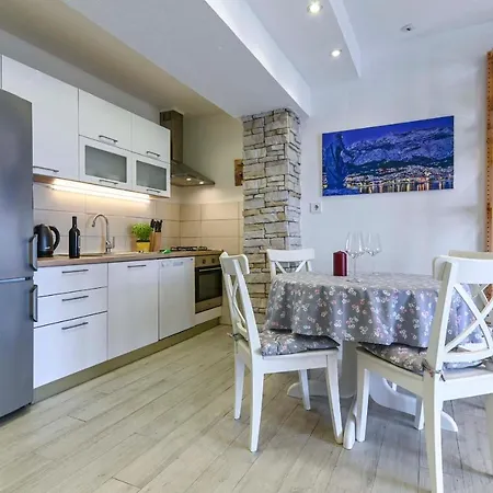 Beach Makarska Apartment * מאקרסקה
