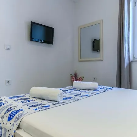 Beach Makarska Apartment * מאקרסקה